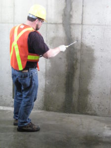 The damp concrete is gaining an SSD surface thanks to a construction worker.